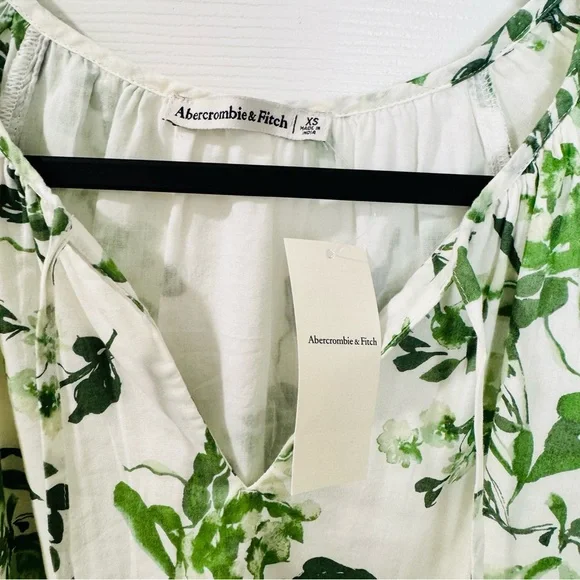 NWT Abercrombie & Fitch Floral Peasant Top XS - Picture 3 of 7